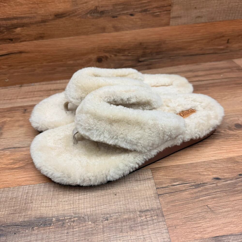 OluKai Kipe'a Heu women 8 Tapa Thong Sandals Slippers Wool Shearling Fur shoes